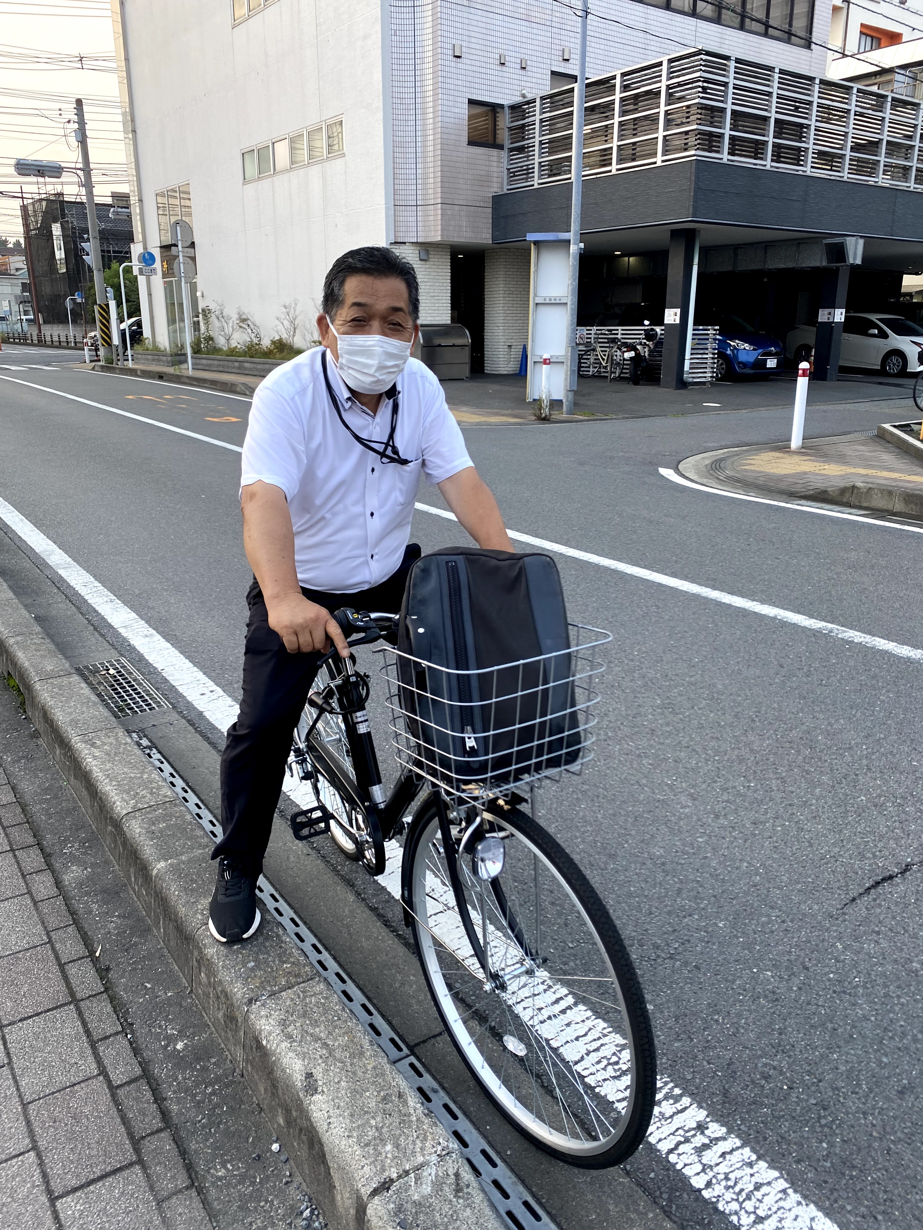 自転車で営業に廻ってます！